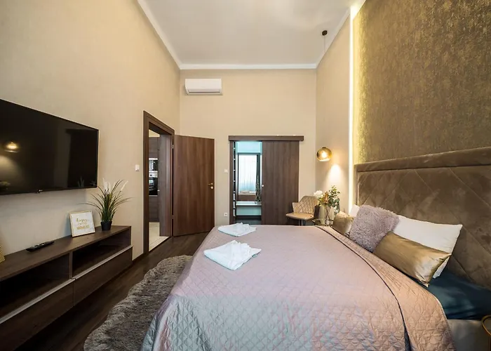 Dohany Dreamy Delight Luxury Apt With Sauna